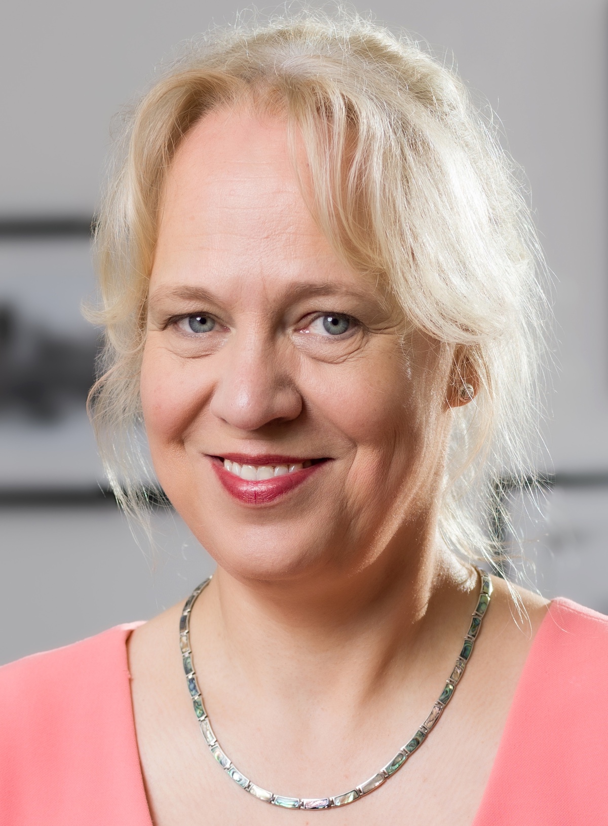Sandra_Pfitzner_Portrait 25 Ausschnitt Hochkant